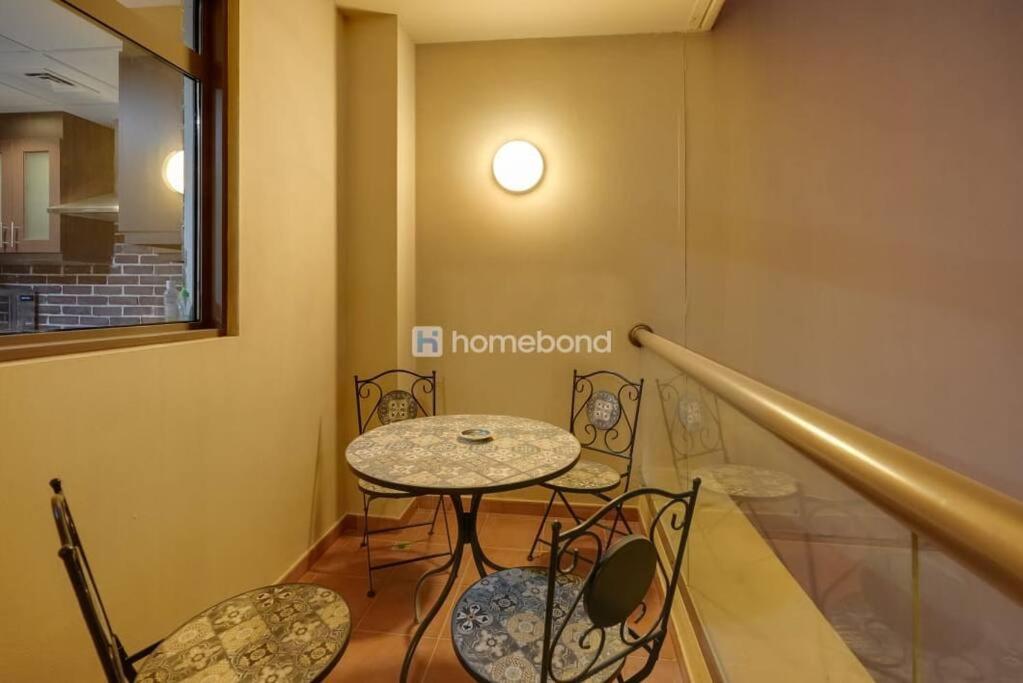 Huge studio with full kitchen, dining table, living area, and sofa bed — photo 8